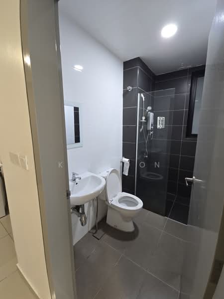 Servis Apartment untuk Disewa di Utropolis Suites 2 - Ken Soon - Bathroom - PropertyGuru.com.my