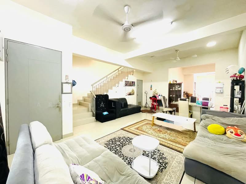 Rumah Teres untuk Dijual di Sepang (Selangor) - Arif Halim Halim - Living Room - PropertyGuru.com.my