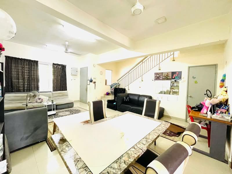 Rumah Teres untuk Dijual di Sepang (Selangor) - Arif Halim Halim - Living Room - PropertyGuru.com.my