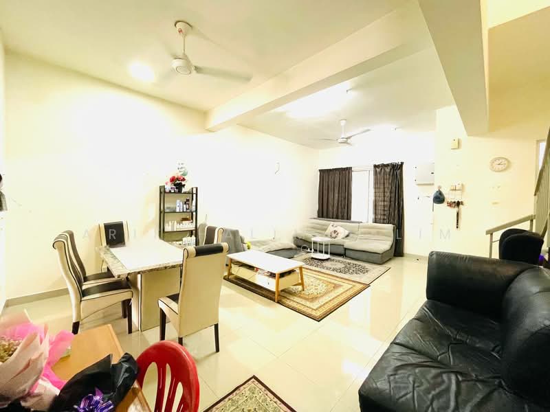 Rumah Teres untuk Dijual di Sepang (Selangor) - Arif Halim Halim - Living Room - PropertyGuru.com.my