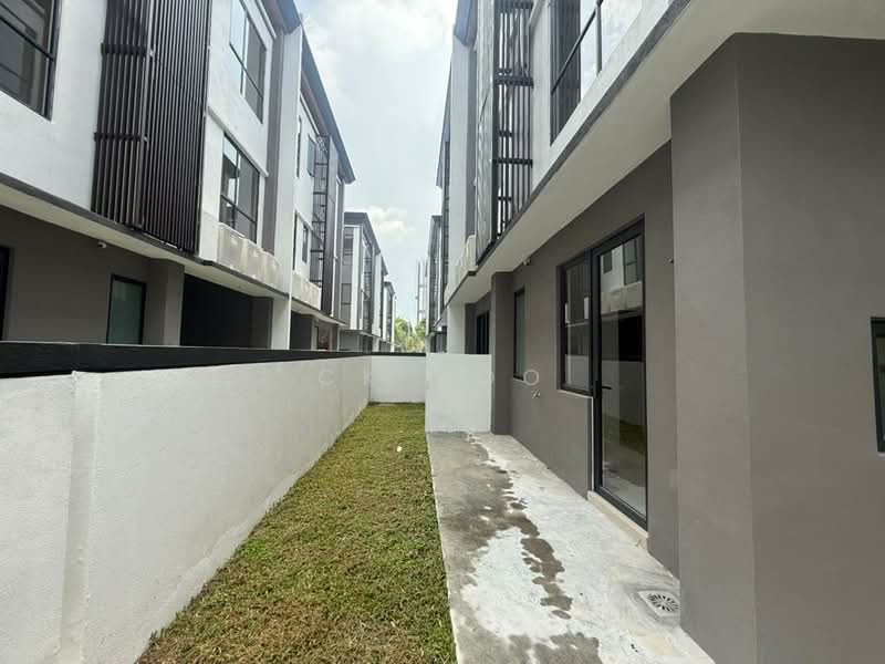 Semi-Detached House for Sale in Kota Damansara (Selangor) - CK Hoo - Exterior - PropertyGuru.com.my
