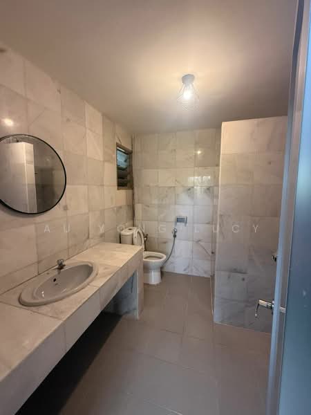 Kondominium untuk Disewa di Pelita Indah - Au Yong Lucy - Bathroom - PropertyGuru.com.my