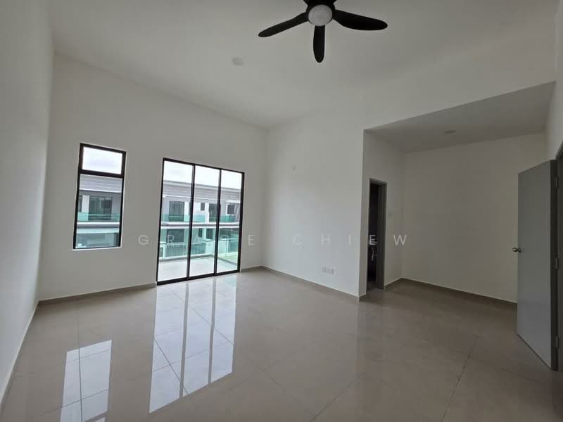 Rumah Teres 2 Tingkat untuk Disewa di Taman Bestari Indah (Ulu Tiram) - Grace Chiew - Living Room - PropertyGuru.com.my