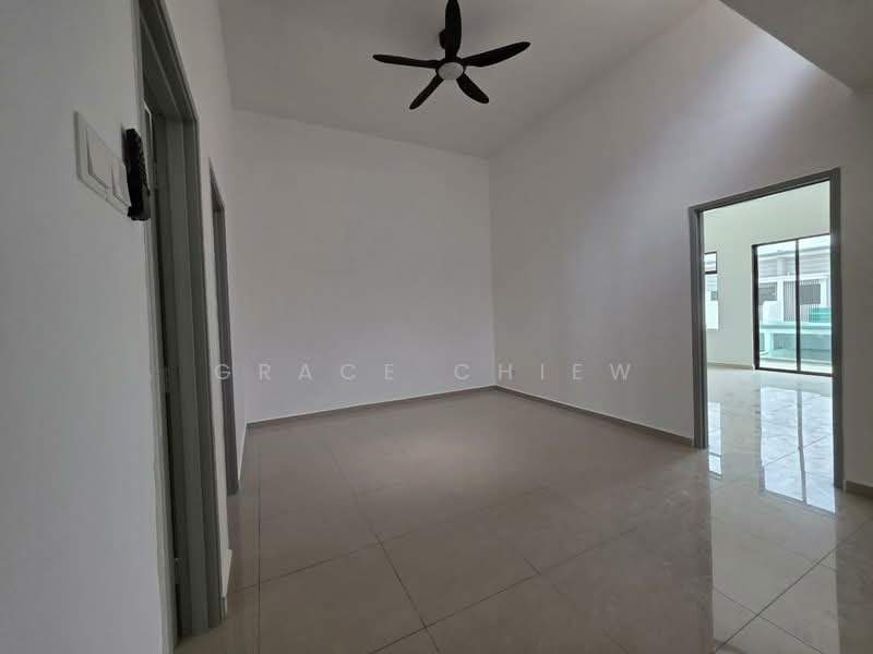 Rumah Teres 2 Tingkat untuk Disewa di Taman Bestari Indah (Ulu Tiram) - Grace Chiew - Living Room - PropertyGuru.com.my