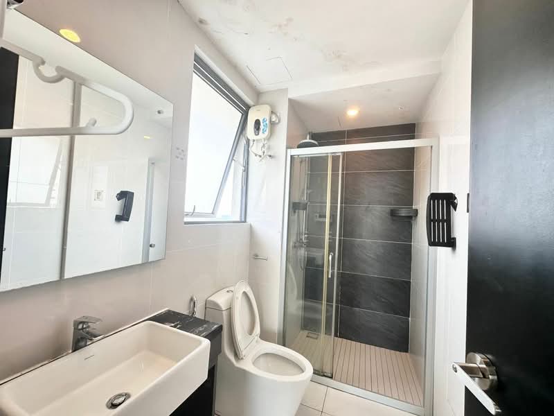 Kondominium untuk Disewa di Bay Point @ Country Garden Danga Bay - RQ Tee - Bathroom - PropertyGuru.com.my