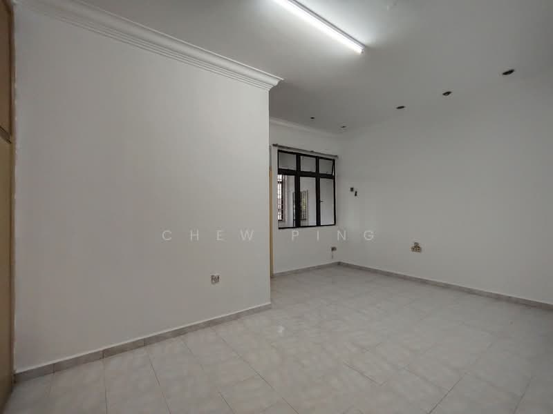 2-storey Terraced House for Rent in Taman Desa Cemerlang (Ulu Tiram) - Chew Ping - Interior - PropertyGuru.com.my
