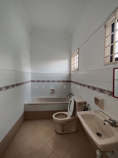2-storey Terraced House for Rent in Taman Desa Cemerlang (Ulu Tiram) - Chew Ping - Bathroom - PropertyGuru.com.my