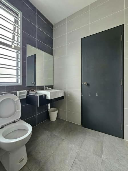 Rumah Teres 2 Tingkat untuk Disewa di Taman Mount Austin (Tebrau) - Daphne Lee - Bathroom - PropertyGuru.com.my