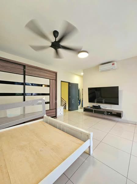 Rumah Teres 2 Tingkat untuk Disewa di Taman Mount Austin (Tebrau) - Daphne Lee - Bedroom - PropertyGuru.com.my