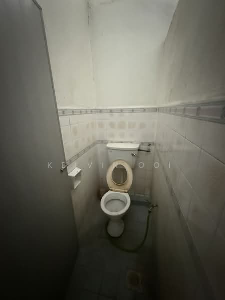 Factory for Rent in Batu Maung (Penang) - Kelvin Ooi - Bathroom - PropertyGuru.com.my