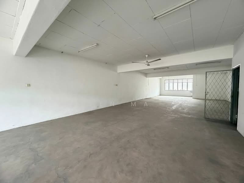 Shop / Office for Sale in Taman Molek (Johor Bahru) - Yen Ma - Interior - PropertyGuru.com.my