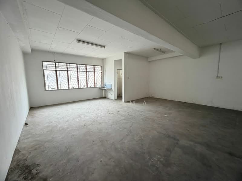 Shop / Office for Sale in Taman Molek (Johor Bahru) - Yen Ma - Interior - PropertyGuru.com.my