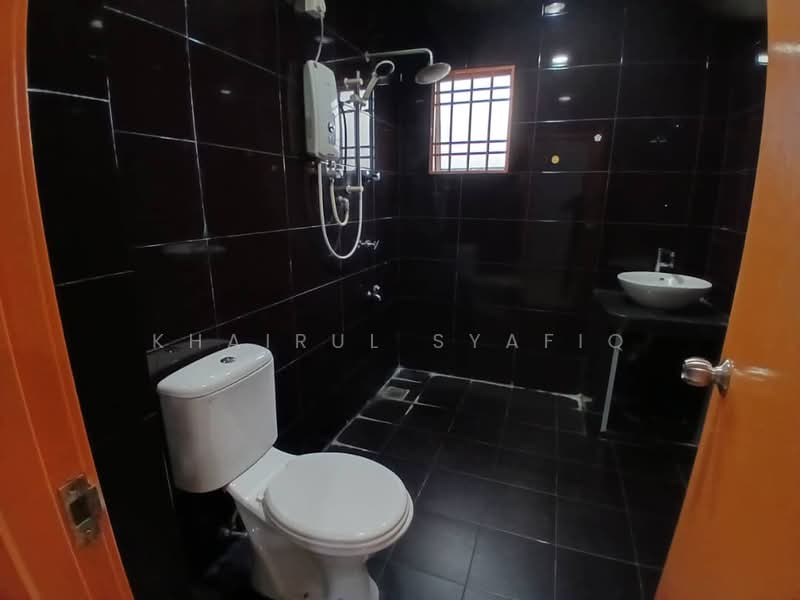 2-storey Terraced House for Rent in Denai Alam (Shah Alam) - Khairul Syafiq - Bathroom - PropertyGuru.com.my