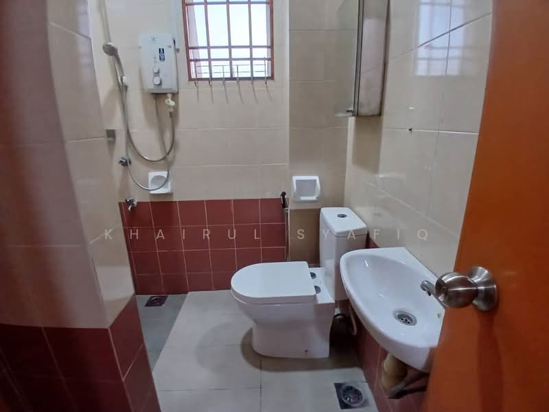 2-storey Terraced House for Rent in Denai Alam (Shah Alam) - Khairul Syafiq - Bathroom - PropertyGuru.com.my