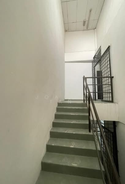 Shop for Rent in Bandar Seri Putra (Bangi) - Joanne Tan - Corridor - PropertyGuru.com.my