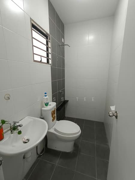 2-storey Terraced House for Sale in Setia Utama (Setia Alam) - Jess Tee - Bathroom - PropertyGuru.com.my