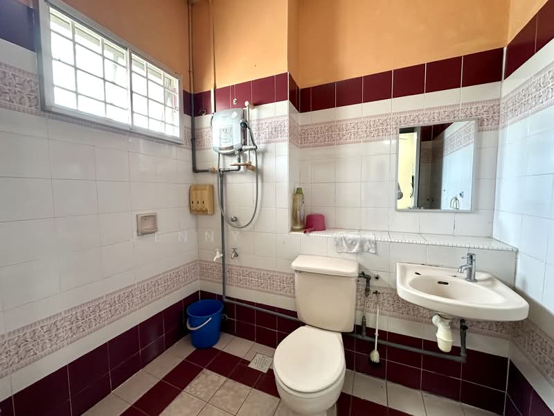 Rumah Teres 2 Tingkat untuk Dijual di Usj 9 (Subang Jaya) - Jenny Harjit - Bathroom - PropertyGuru.com.my