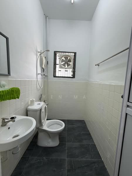 Rumah Berkembar untuk Disewa di Taman Iskandar (Johor Bahru) - Yen Ma - Bathroom - PropertyGuru.com.my