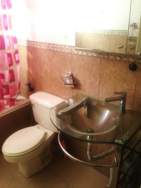 Kondominium untuk Disewa di Gurney Park Condominium - Edwin Ewe - Bathroom - PropertyGuru.com.my