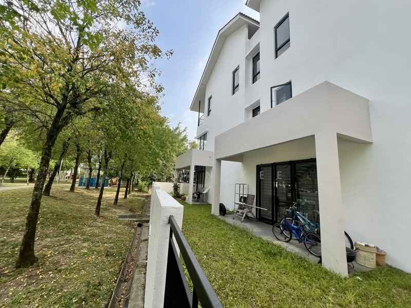 3-storey Terraced House for Sale in Lake Fields (Sungai Besi) - Jesnin Kee - Exterior - PropertyGuru.com.my