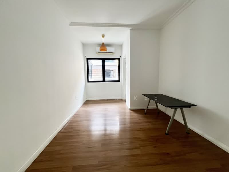 3-storey Terraced House for Sale in Lake Fields (Sungai Besi) - Jesnin Kee - Bedroom - PropertyGuru.com.my
