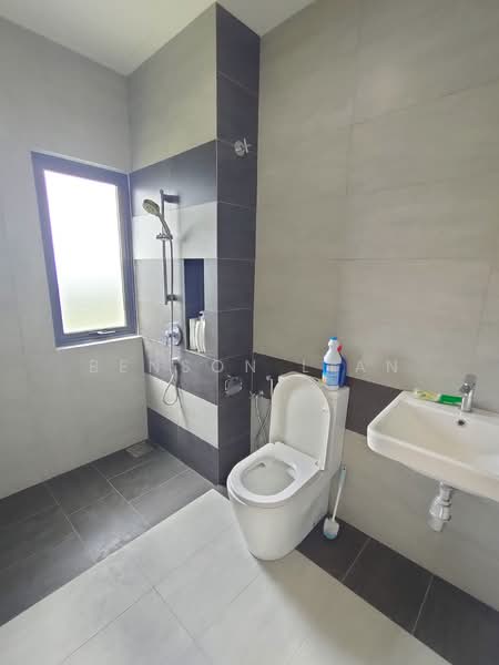 Semi-Detached House for Sale in Sungai Buloh (Selangor) - Benson Lian - Bathroom - PropertyGuru.com.my