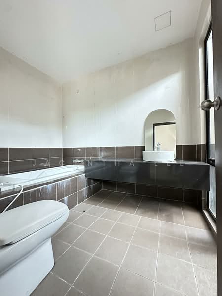 3-storey Terraced House for Sale in Batu Maung (Penang) - Jacyntha Lee - PropertyGuru.com.my