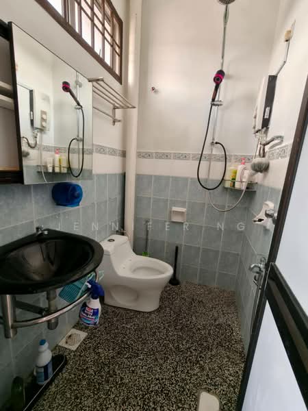 Rumah Teres 2 Tingkat untuk Dijual di Taman Mutiara Rini (Skudai) - Jennifer Ng - Bathroom - PropertyGuru.com.my