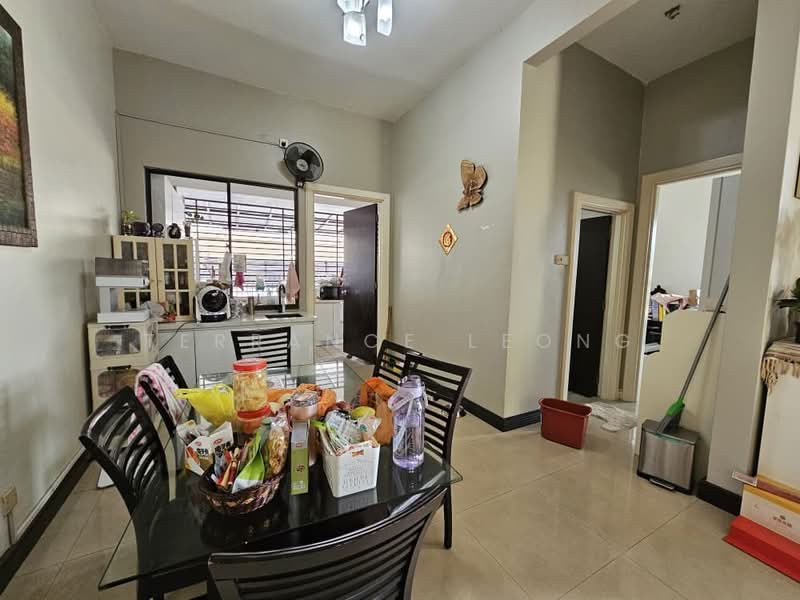 Rumah Berkembar untuk Dijual di Taman Aman Sari (Bandar Kinrara) - Terrance Leong - Dining Room - PropertyGuru.com.my