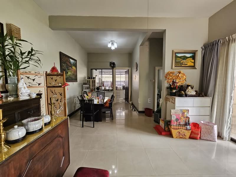 Rumah Berkembar untuk Dijual di Bandar Kinrara (Selangor) - Terrance Leong - Living Room - PropertyGuru.com.my