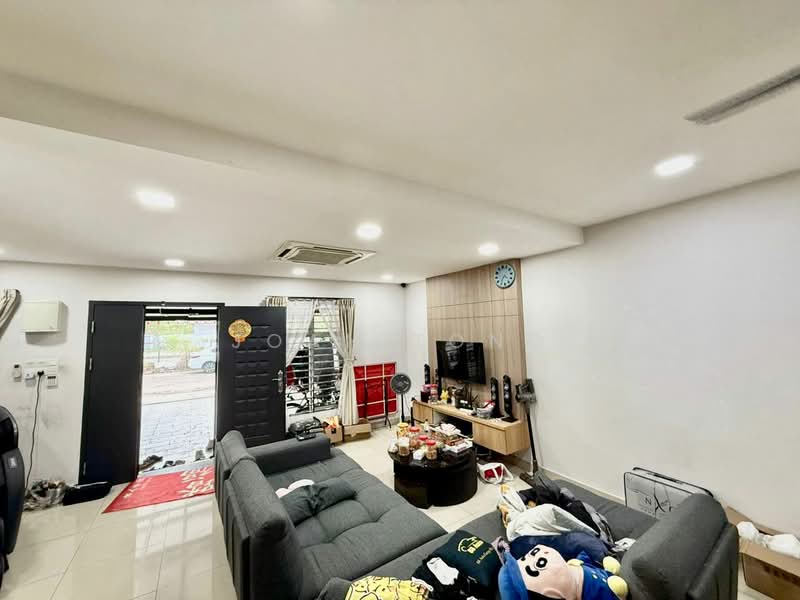Rumah Teres 2 Tingkat untuk Dijual di Taman Setia Indah (Tebrau) - Joan Tong - Living Room - PropertyGuru.com.my