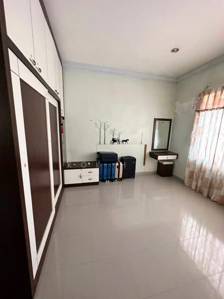 2-storey Terraced House for Sale in Taman Pelangi (Johor Bahru) - Kok Hui - Bedroom - PropertyGuru.com.my