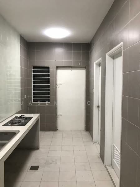 Rumah Teres 3 Tingkat untuk Dijual di Sutera Damansara (Damansara Damai) - Jasemin Chia - Kitchen - PropertyGuru.com.my