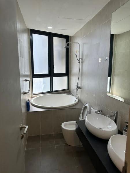 Service Residence for Sale at KL Gateway Premium Residences - Grace Cheah - Bathroom - PropertyGuru.com.my