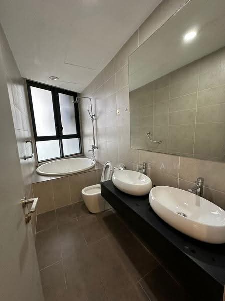 Service Residence for Sale at KL Gateway Premium Residences - Grace Cheah - Bathroom - PropertyGuru.com.my