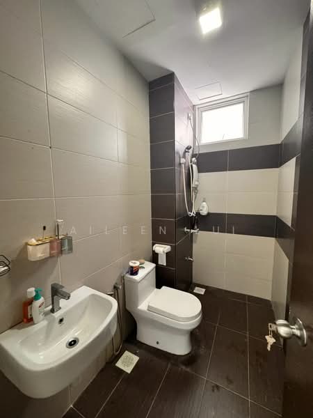Kondominium untuk Disewa di M Condominium @ Larkin - Aileen Lui - Bathroom - PropertyGuru.com.my