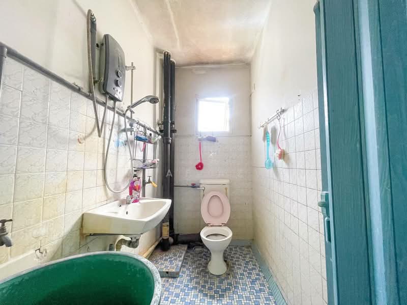 Rumah Flat untuk Dijual di Menara Sri Jati - Ashraf Azwan - Bathroom - PropertyGuru.com.my
