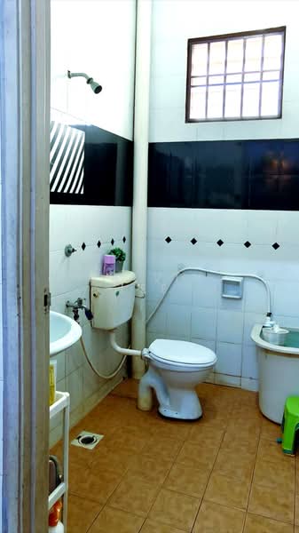 Rumah Teres 1 Tingkat untuk Dijual di Taman Setia Indah (Tebrau) - Calvin Lee - Bathroom - PropertyGuru.com.my