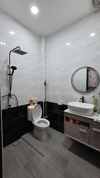 1-storey Terraced House for Sale in Johor Bahru (Johor) - Jeremy Voon - Bathroom - PropertyGuru.com.my