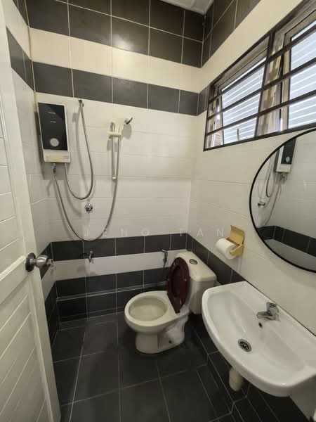 2-storey Terraced House for Rent in Kuching (Sarawak) - Jeno Tan - Bathroom - PropertyGuru.com.my