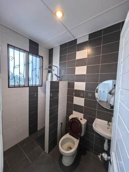 2-storey Terraced House for Rent in Kuching (Sarawak) - Jeno Tan - Bathroom - PropertyGuru.com.my