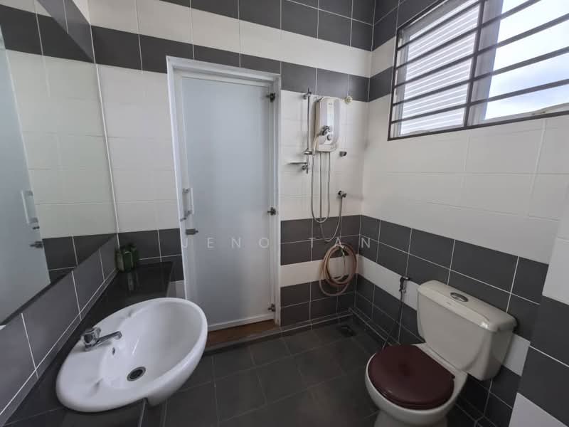 2-storey Terraced House for Rent in Kuching (Sarawak) - Jeno Tan - Bathroom - PropertyGuru.com.my