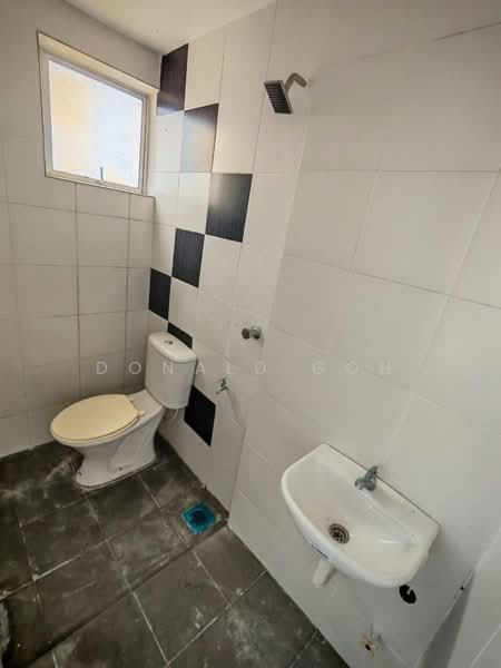 Apartment for Rent at Sky Garden Residences - Donald Goh - Bathroom - PropertyGuru.com.my
