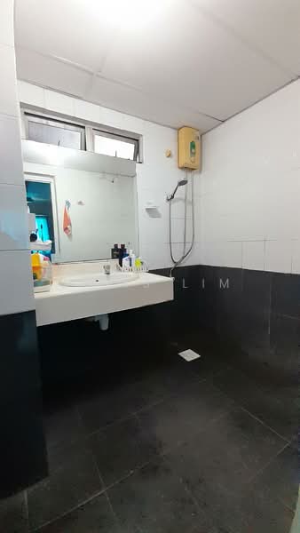 Condominium for Rent at Amadesa Resort Condominium - Chris Lim - Bathroom - PropertyGuru.com.my