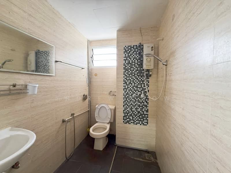 Condominium for Rent at Gurney Park Condominium - Andrew Chow - Bathroom - PropertyGuru.com.my