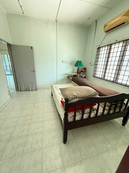Bungalow for Sale in Taman Guru (Kuantan) - Mohammad Azizi - Bedroom - PropertyGuru.com.my