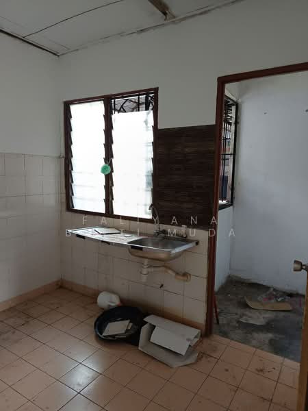 Rumah Flat untuk Dijual di Apartment Idaman - Faliyana binti Muda - Kitchen - PropertyGuru.com.my