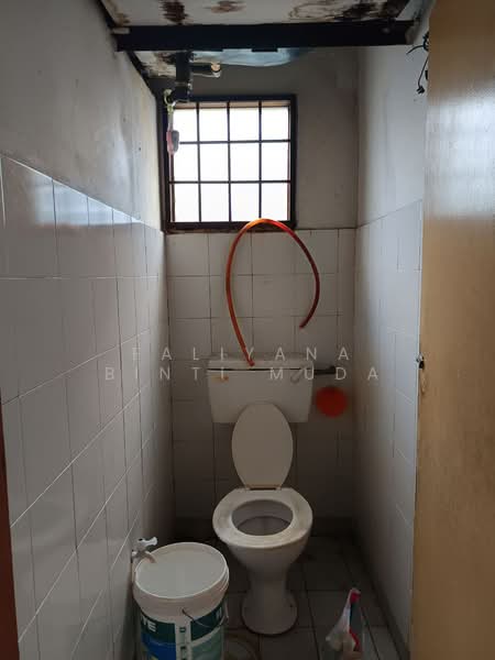 Rumah Flat untuk Dijual di Apartment Idaman - Faliyana binti Muda - Bathroom - PropertyGuru.com.my