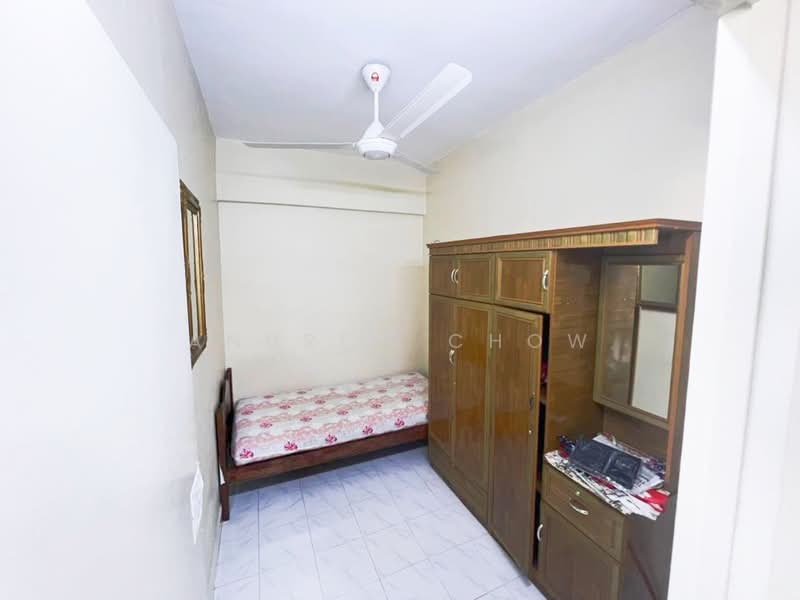 Rumah Flat untuk Disewa di Taman Sri Pinang - Andrew Chow - Bedroom - PropertyGuru.com.my