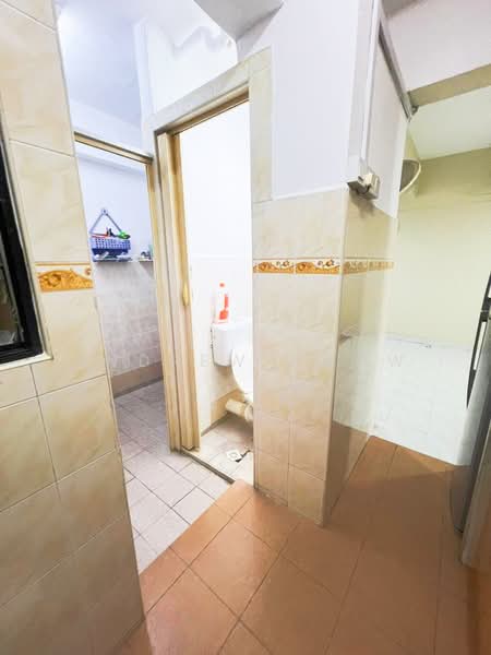 Rumah Flat untuk Disewa di Taman Sri Pinang - Andrew Chow - Bathroom - PropertyGuru.com.my